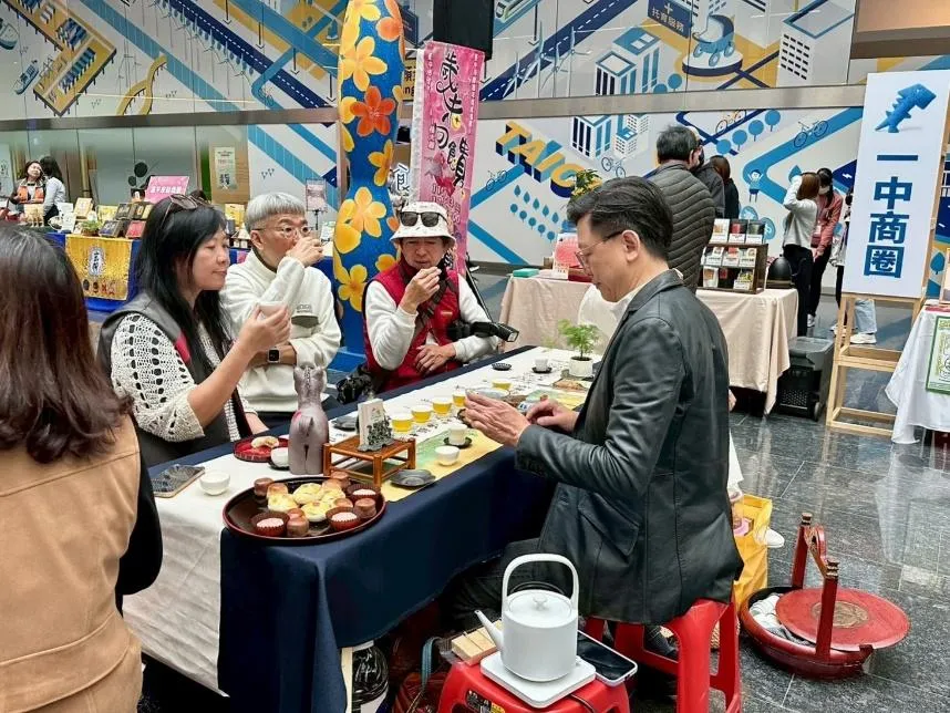 東海藝術街商圈專業茶師設置茶席。（圖／臺中市政府）