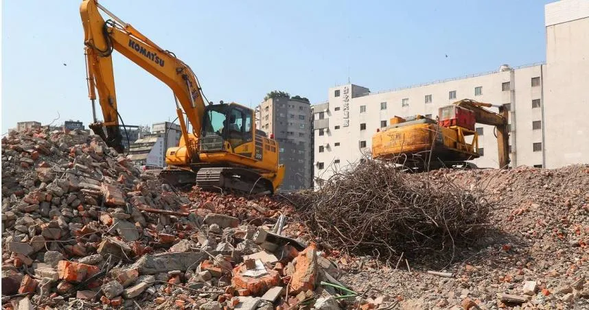 台中地區建案面臨「土方之亂」困境，導致多數開發商不得不延後開工或重新評估開發時程，進而影響未來交屋進度。（資料照／翻攝畫面）