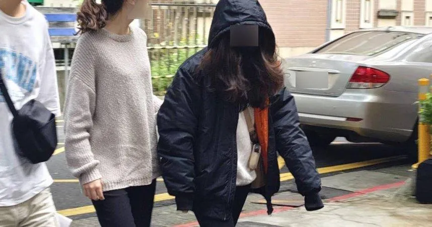 天旭公司負責人王昱棠預計於下午移送至北檢複訊，圖為該公司女員工。（圖／報系資料照）