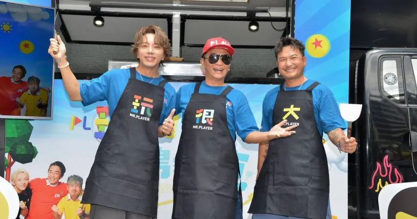 謝坤達（左起）、吳宗憲、KID所主持的《綜藝玩很大》並無入圍本屆主持人獎項。（圖／翻攝綜藝玩很大 臉書）