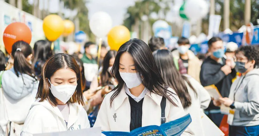 產業前進大學校園徵才。（資料圖／行政院）