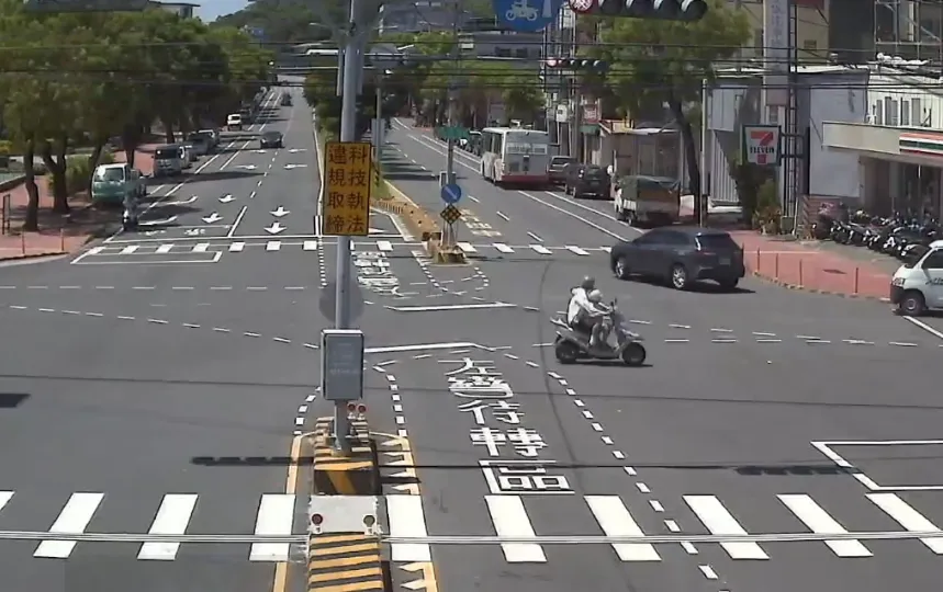 司機在事故發生後並未停留報案,逕自駛離。(圖/翻攝畫面)