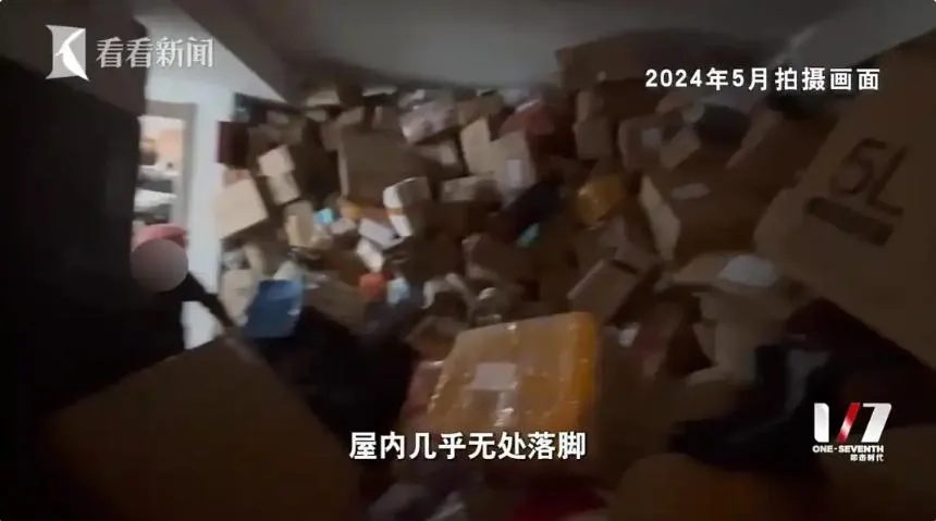上海王姓婦人網購成癮,家中包裹堆積如山。(圖/翻攝齊魯晚報)