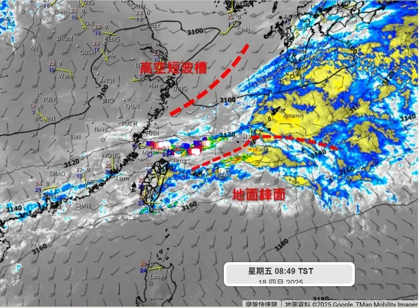 吳聖宇指出，高空短波槽偏北通過台灣以北，地面鋒在台灣以東到琉球群島一帶建立。（圖／翻攝自「天氣職人-吳聖宇 」臉書）