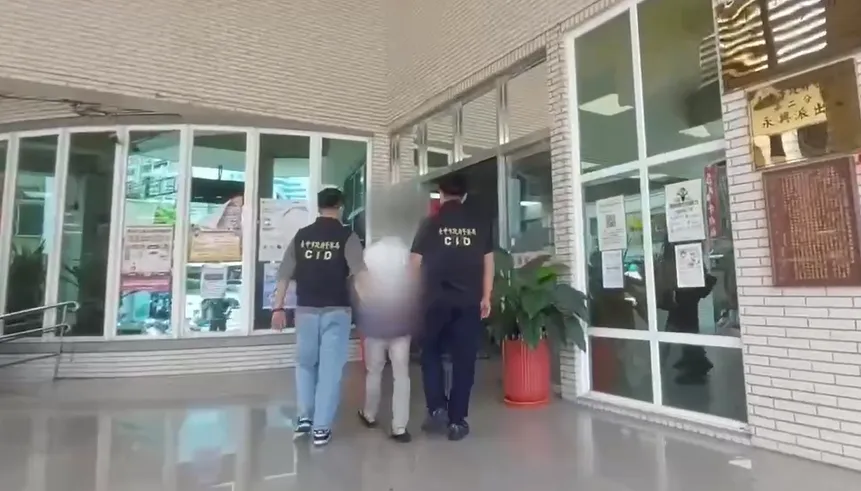 警方將蕭男逮捕到案。（圖／警方提供）