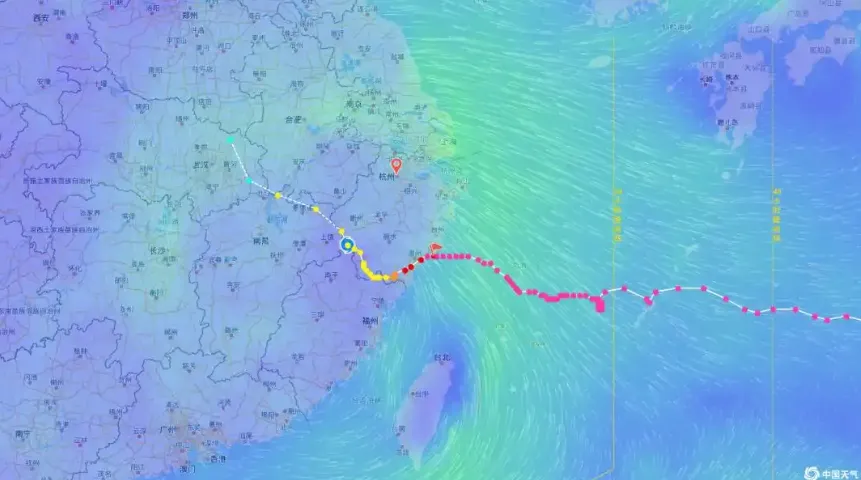 颱風白海豚在浙江帶來大雨，期間走出「慢弧線」。（圖／翻攝自微博）