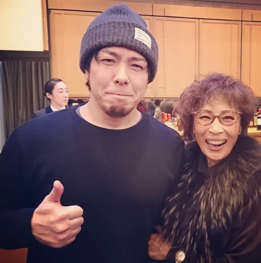 日本漫畫家高橋伸輔（左）因腦缺氧而變成植物人。(圖/翻攝自高橋伸輔IG)