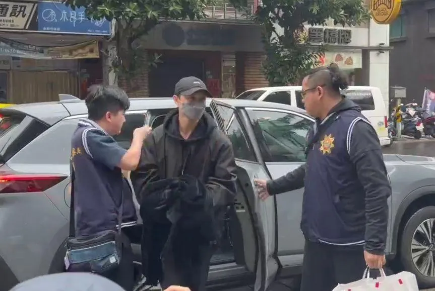 王子1日凌晨因遭檢警查出涉嫌逃兵，在住家遭逮捕帶回偵訊。（圖／民眾提供）