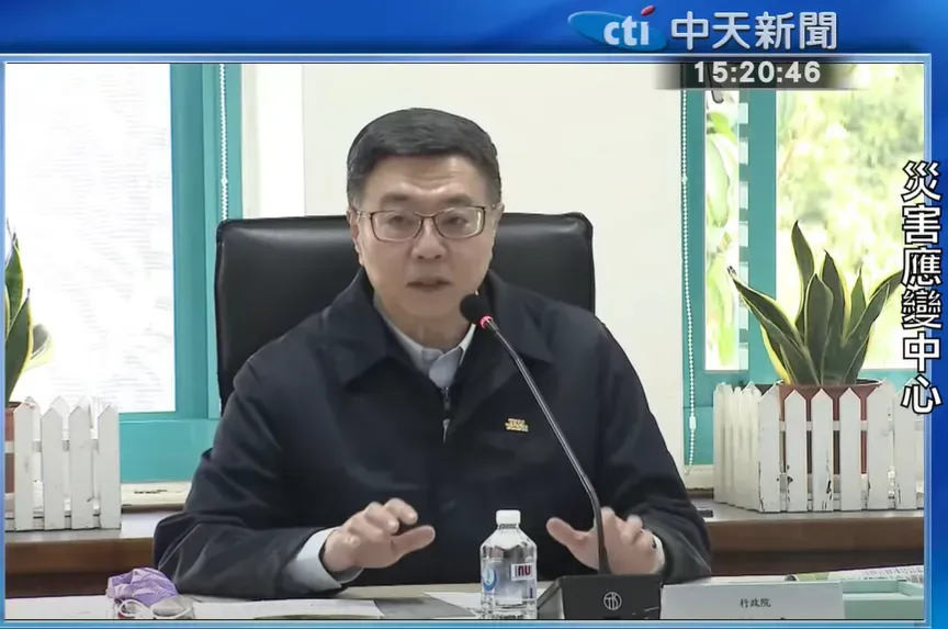 卓榮泰14日到台中聽取新光三越氣爆案簡報。（圖／中天新聞）