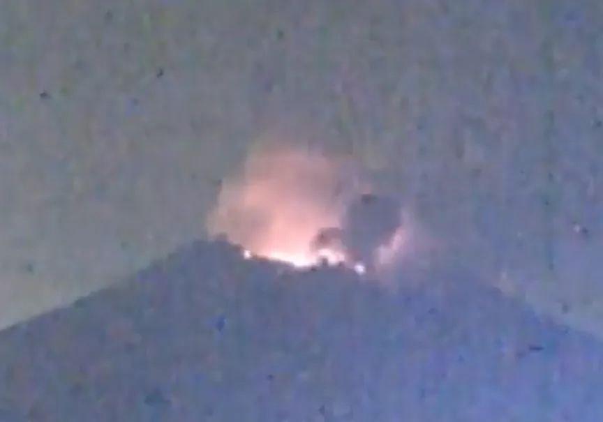日本鹿兒島縣櫻島火山30日下午噴發出高約1300米的火山灰，當局公布警戒範圍。（圖／資料照／NTV）