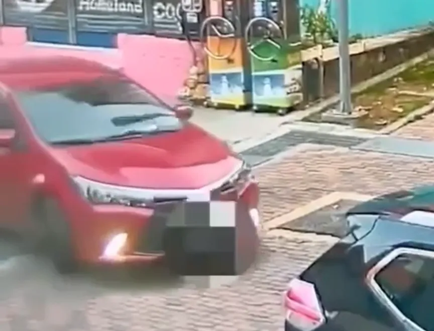 高雄市政府警察局前鎮分局草衙派出所員警，在前鎮區金福路發現駕駛一輛紅色轎車高速行駛、行跡異常，經查詢車牌確認為失竊車輛。（圖／警方提供）