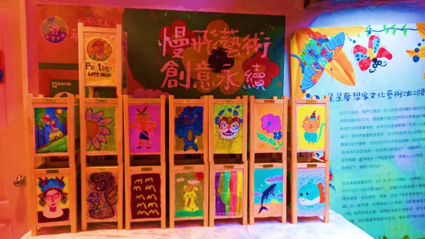 現場展示木箱鼓創作、電繪藝術與AI音樂等跨域學習成果。(圖/協會提供)