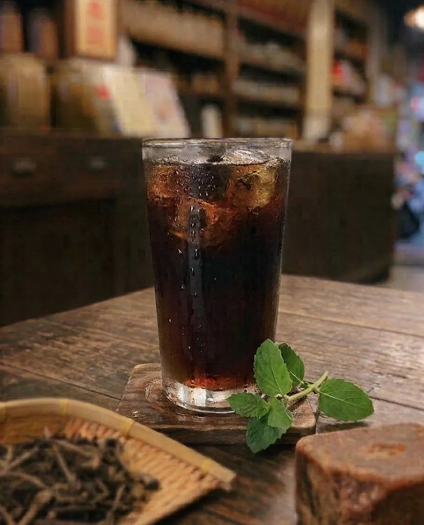 「冬仙堂」冬瓜仙草甘茶。(圖/吉哆火鍋百匯提供)