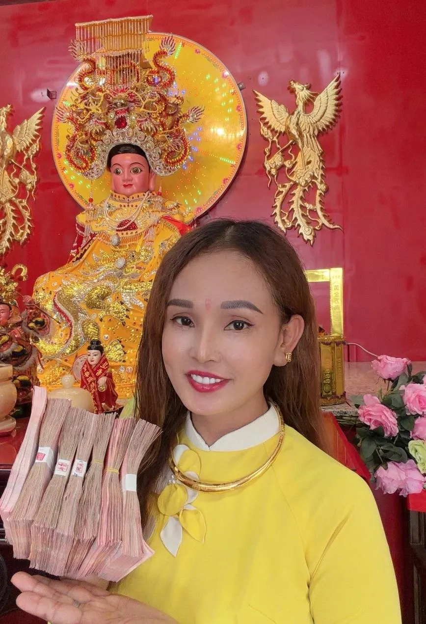主處聖母殿宮主閔玠琳表示,這次發放的鈔票都是主處聖母加持過的錢母。(圖/中天新聞)