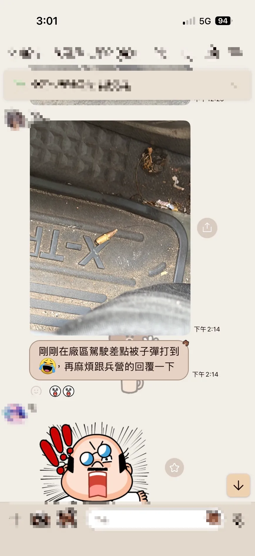 台中市大里區清潔隊車輛前（15）日下午，在陸軍靶場附近工作時，突遭不明金屬擊中。（圖／翻攝記者爆料網）