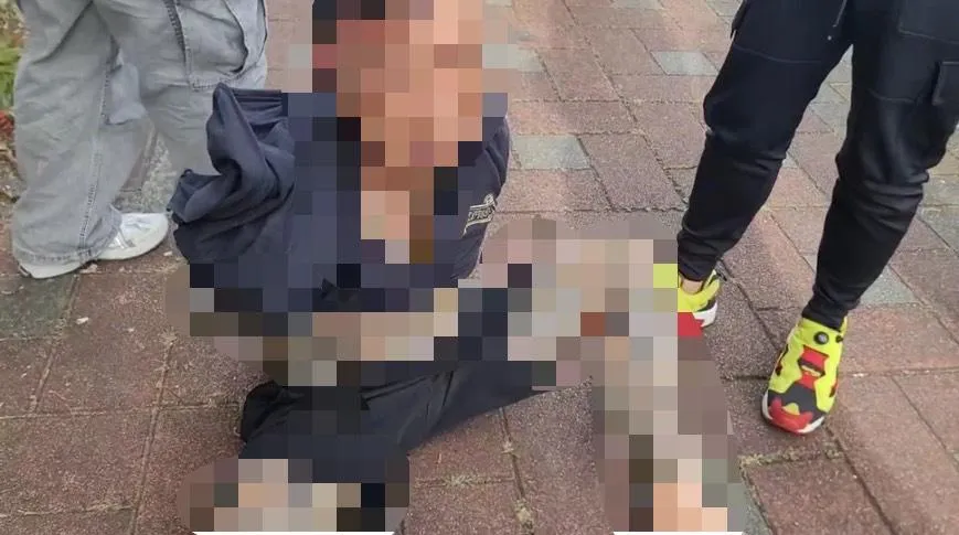 楊姓嫌犯於超商內落網。(圖/警方提供)