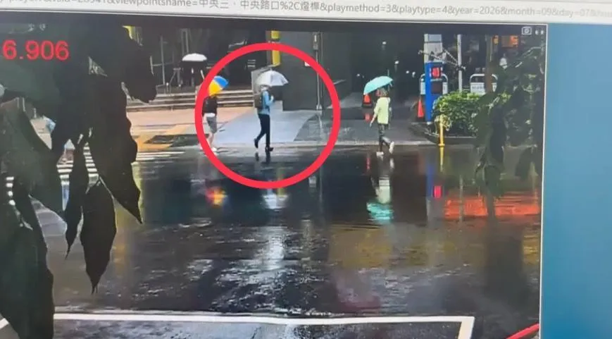 張俊傑逃亡前身影。(圖/警方提供)