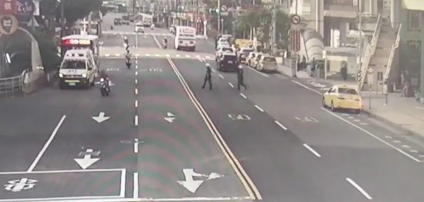 警消趕抵現場。（圖／警方提供）