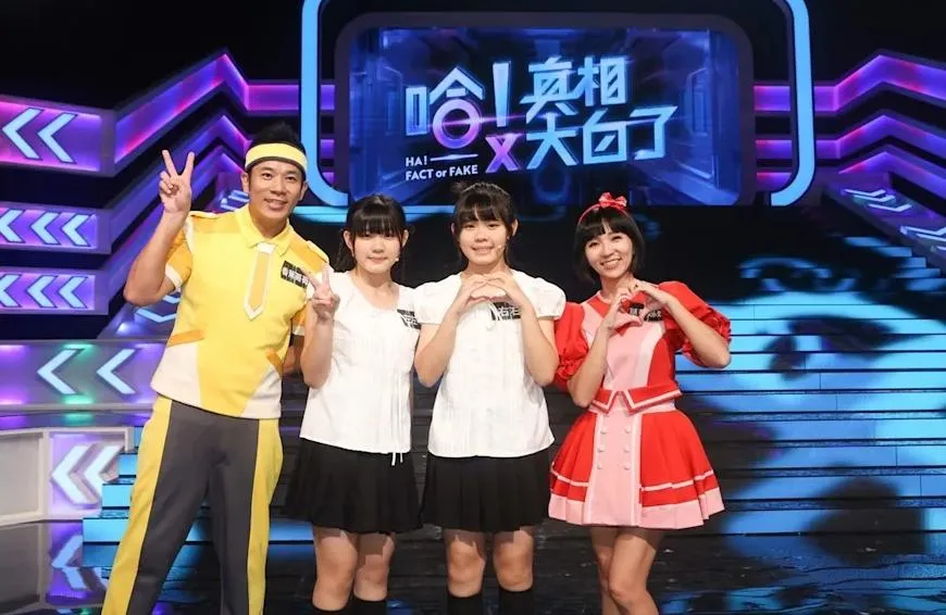 現年17歲的雙胞胎組合左左右右曾是香蕉哥哥、草莓姐姐婚禮上的小花童。（圖／公視 提供）