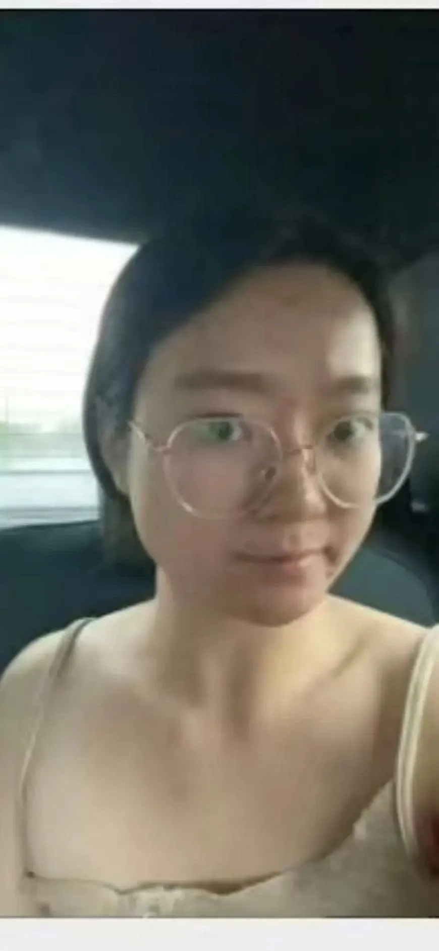 大陸一名00後王女誤信「高富帥男友」被騙至緬甸詐騙園區，其在被轉移途中自拍顯得相當憔悴。（圖／翻攝微信公眾號「民生大參考」）