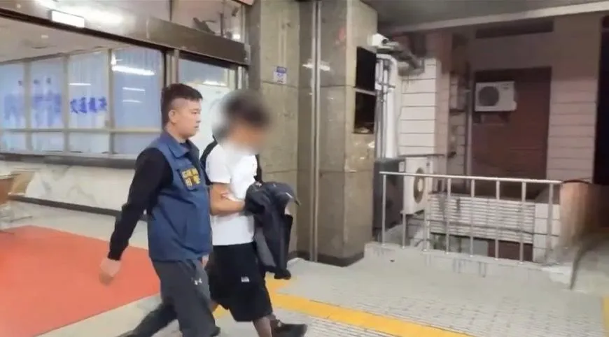 花蓮一名林姓男子發生行車糾紛竟持武士刀恐嚇，警方到場後發現他還毒駕，立即逮捕送辦。（圖／警方提供）