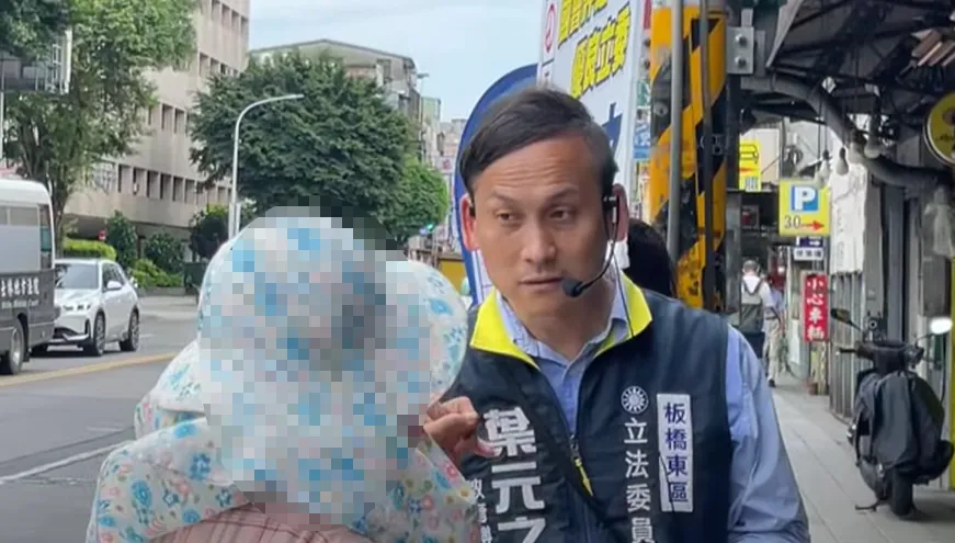 老婦人對著葉元之批「你中國大陸的」。(圖/翻攝自葉元之YouTube頻道)