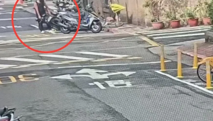 肇事男子以為將車輛恢復原狀。（圖／翻攝畫面）