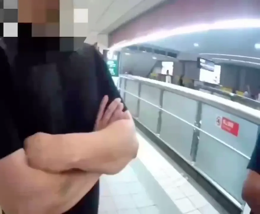 員警隔開衝突雙方詢問案情。（圖／警方提供）