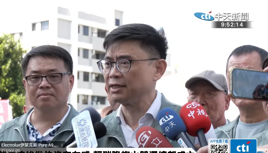 民進黨高雄市長參選人賴瑞隆27日發表教育政見。（圖／中天新聞）