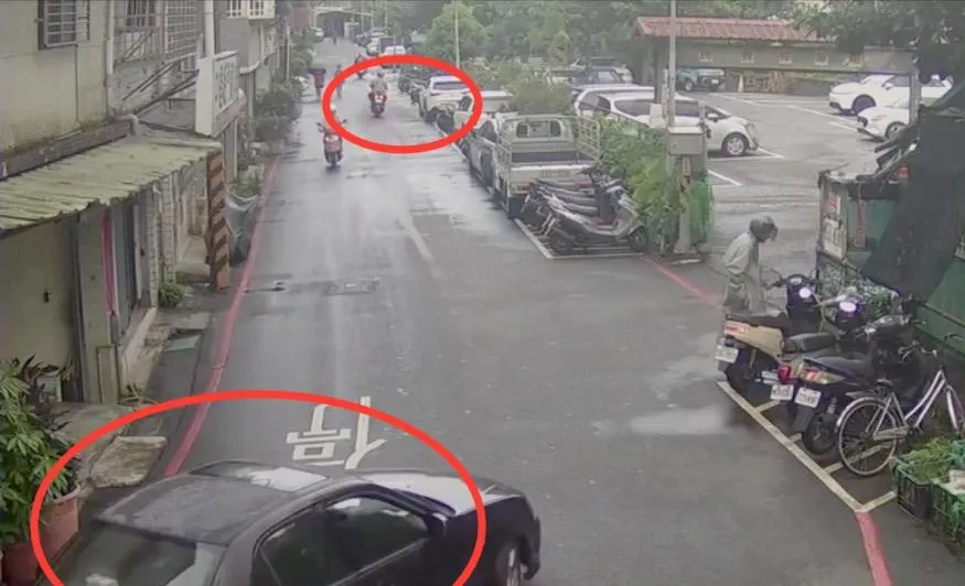 嫌犯車輛尾隨黃逸豪機車進入巷弄。（圖／翻攝畫面）