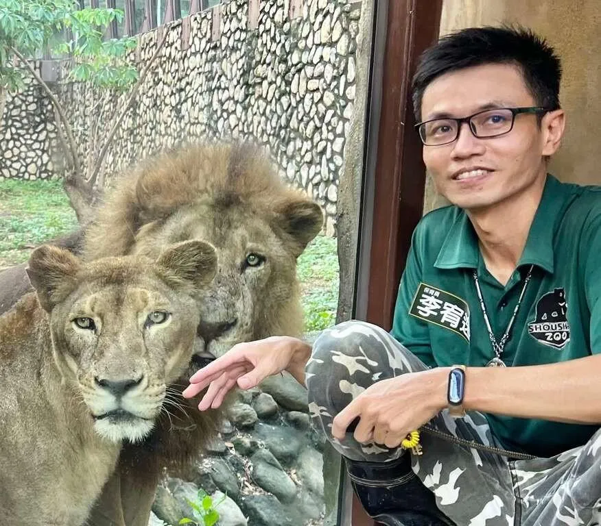 保育員李宥逸對於「二哥」離世感到不捨。（圖／翻攝自壽山動物園 臉書）