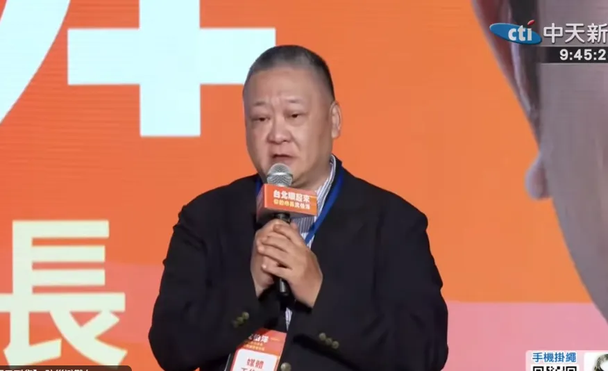 曾長期擔任親民黨主席宋楚瑜核心幕僚的政治評論員吳崑玉，今也以「政策推薦人」的身分為沈伯洋站台。（圖／中天新聞）