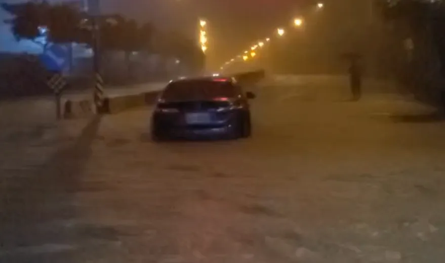 宜蘭地區今（11）日降下豪大雨，導致多處積淹水災情。（圖/民眾提供）