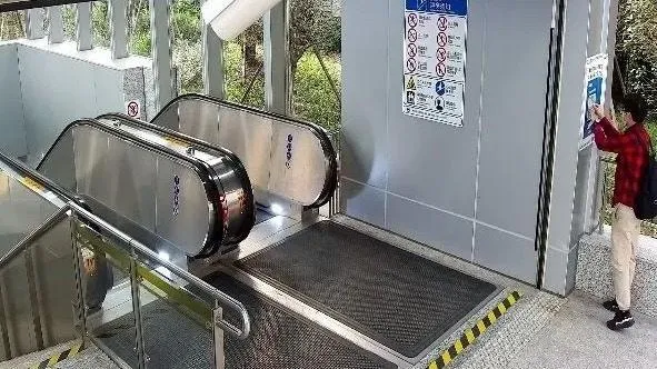 想錢想瘋了？上海男將「紅包碼」偷貼地鐵場所碼上被拘