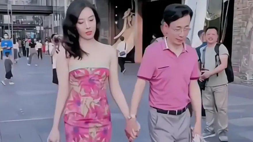 牽手超正小三被街拍曝婚外情　下場來了！陸中石油高管遭「雙開」