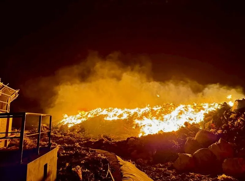 澎湖紅羅垃圾場凌晨大火「空污超標」　縣府籲外出戴口罩