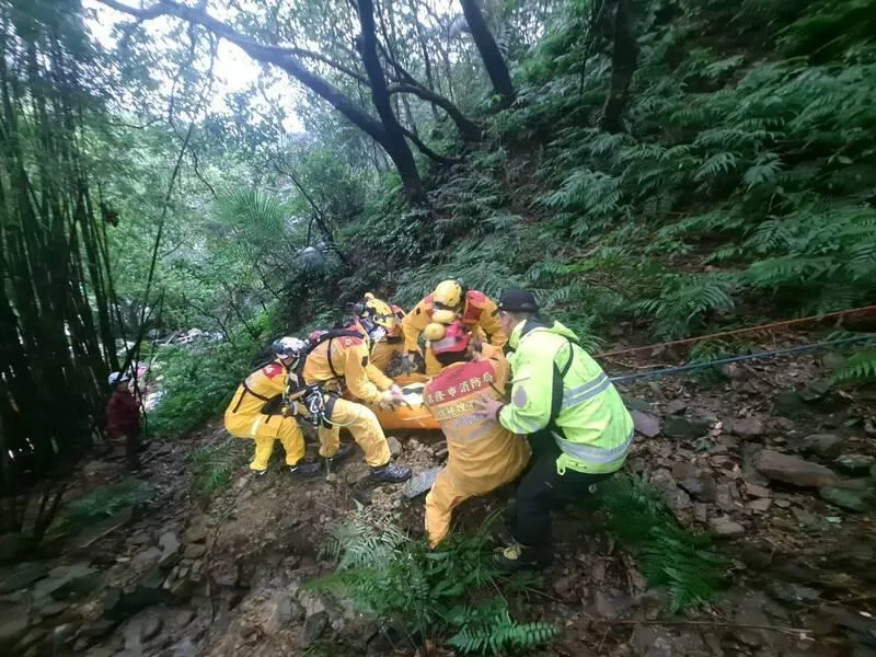 影/46歲男獨攀基隆龍門谷　失足摔落山谷受困2天獲救