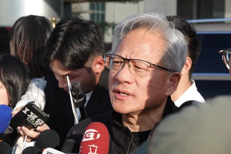 影/黃仁勳抵台！將拜訪客戶並與魏哲家見面