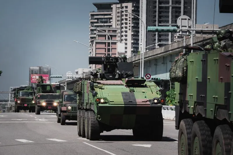 陸軍第269旅立即備戰操演　雲豹裝甲車隊桃園街頭現蹤