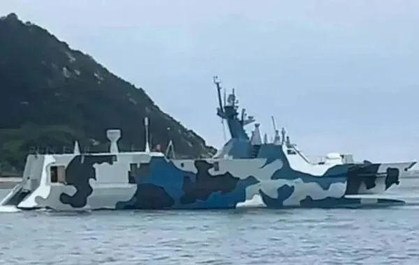 台海「隱身刺客」換塗裝！陸22型導彈艇傳轉型電子干擾艦