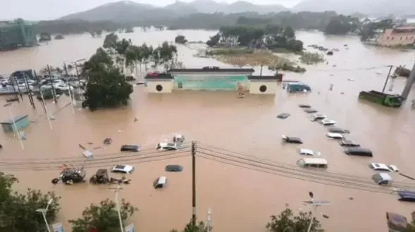 梅莎颱風暴雨襲廣西！東斑江「50年一遇」洪水淹至近2樓