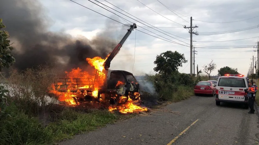 台南吊車誤勾高壓電線奪3命！　台電：用木棍協助脫困者也會觸電