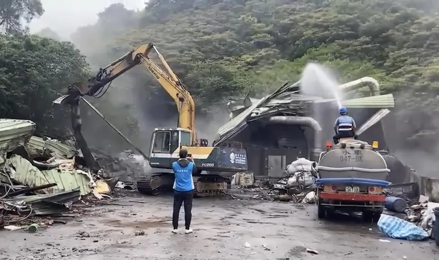 抄賭場釜底抽薪！新北警破獲大型職業賭場　市府2天拆完鐵皮違建