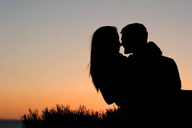 新婚醫師偷情護理師！「88張歡愉照＋交合影片」成鐵證　家醫妻求償結果曝光