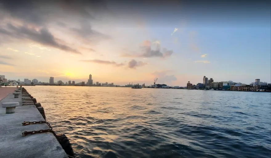 快訊／高雄港驚見全裸女浮屍！民眾嚇傻報警…死因不明仍待查