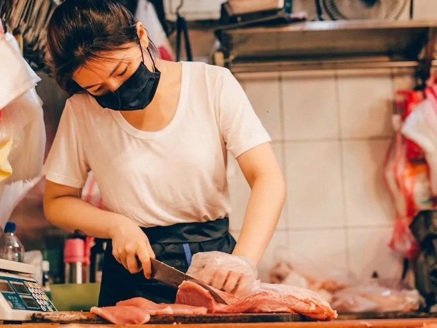 挺林昶佐遭罵「胸大無腦、婊子賣肉」！豬肉公主開吉成功 　男網友GG了