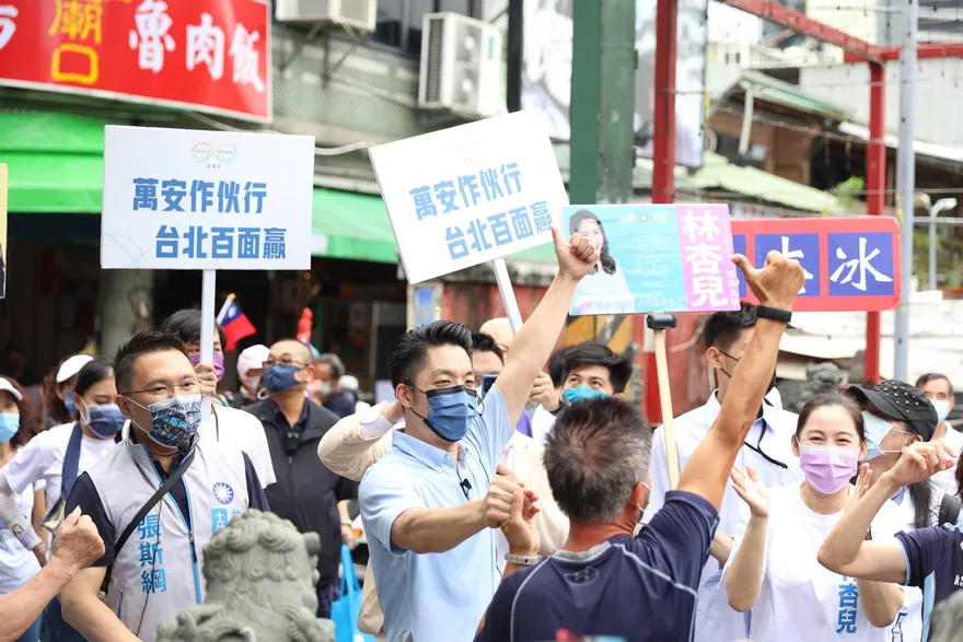 周玉蔻放話揭醜聞！蔣萬安一句話霸氣反擊　竟讓徐巧芯瞬間泛淚