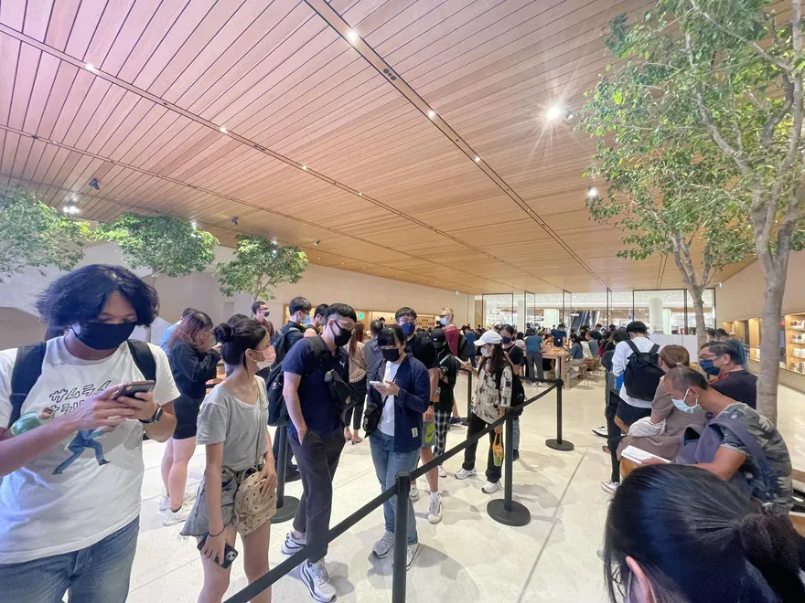 網友抱怨買Apple平板竟「花2小時排隊結帳」！　底下網友有不同意見