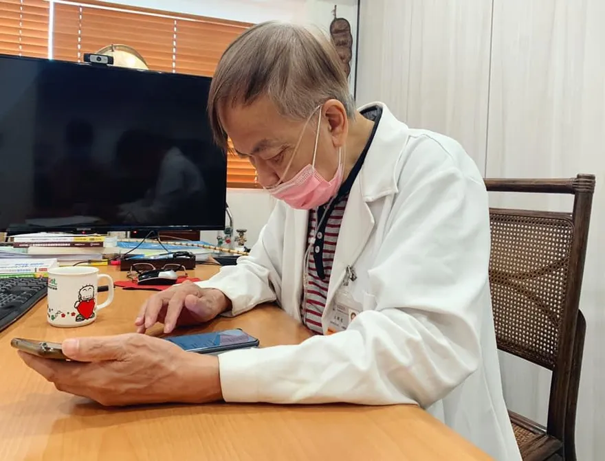 71歲男剛下班就被撞死！死者身分曝：北市名醫…在診所前遇劫倒血泊亡