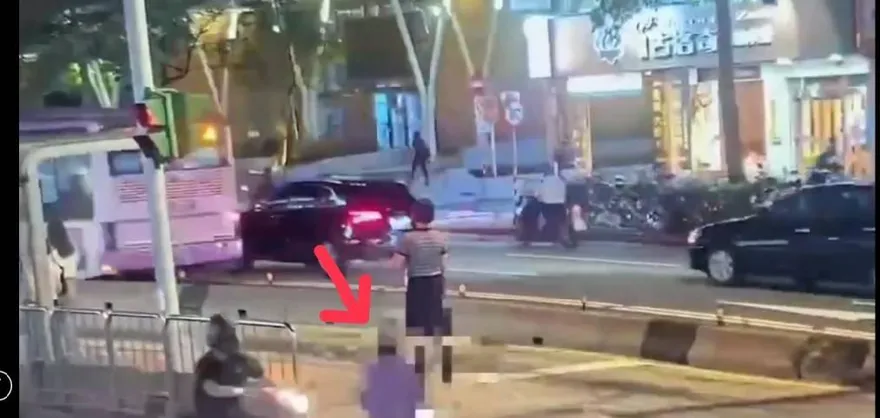 驚悚一瞬間！名醫過馬路遭車撞飛不治　女子近距離直擊嚇傻